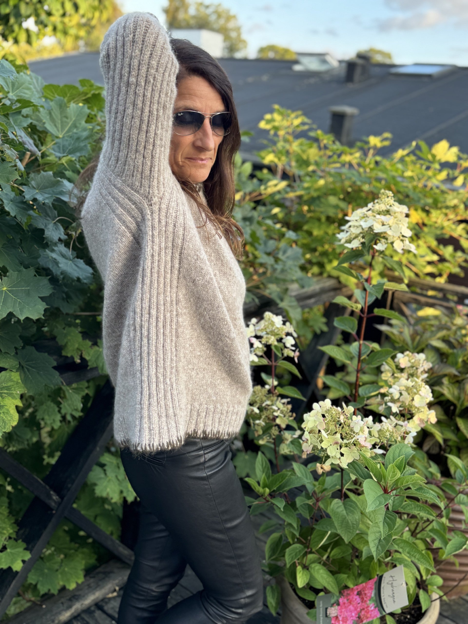Sweater T